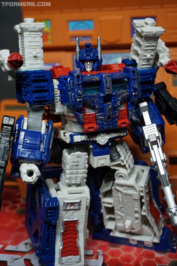 Review Siege Ultra Magnus Leader War For Cybetrtron  (15 of 93)